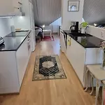 Appartement Uniikki Kattohuoneisto Ydinkeskustassa, Laemmin Pysaekoeinti, Max 6 Hloeae Kuopio