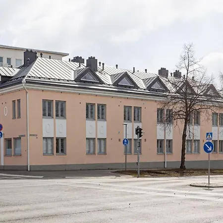 Uniikki Kattohuoneisto Ydinkeskustassa, Laemmin Pysaekoeinti, Max 6 Hloeae アパート