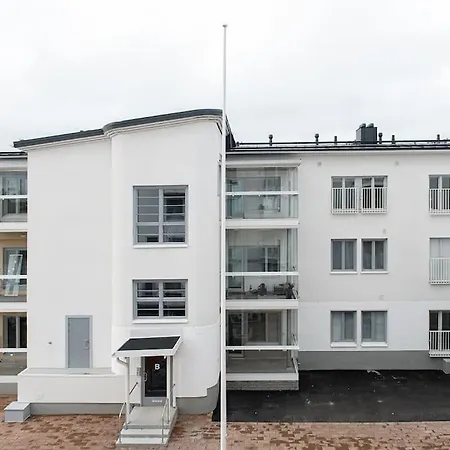 Uniikki Kattohuoneisto Ydinkeskustassa, Laemmin Pysaekoeinti, Max 6 Hloeae アパート *
