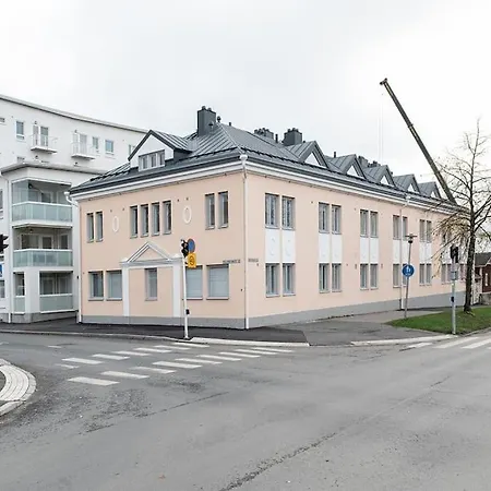 Uniikki Kattohuoneisto Ydinkeskustassa, Laemmin Pysaekoeinti, Max 6 Hloeae *